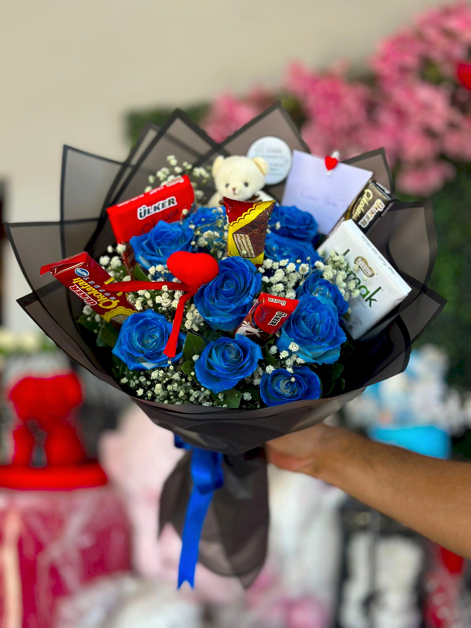 10 Adet Mavi Gül ve Çikolata Buketi