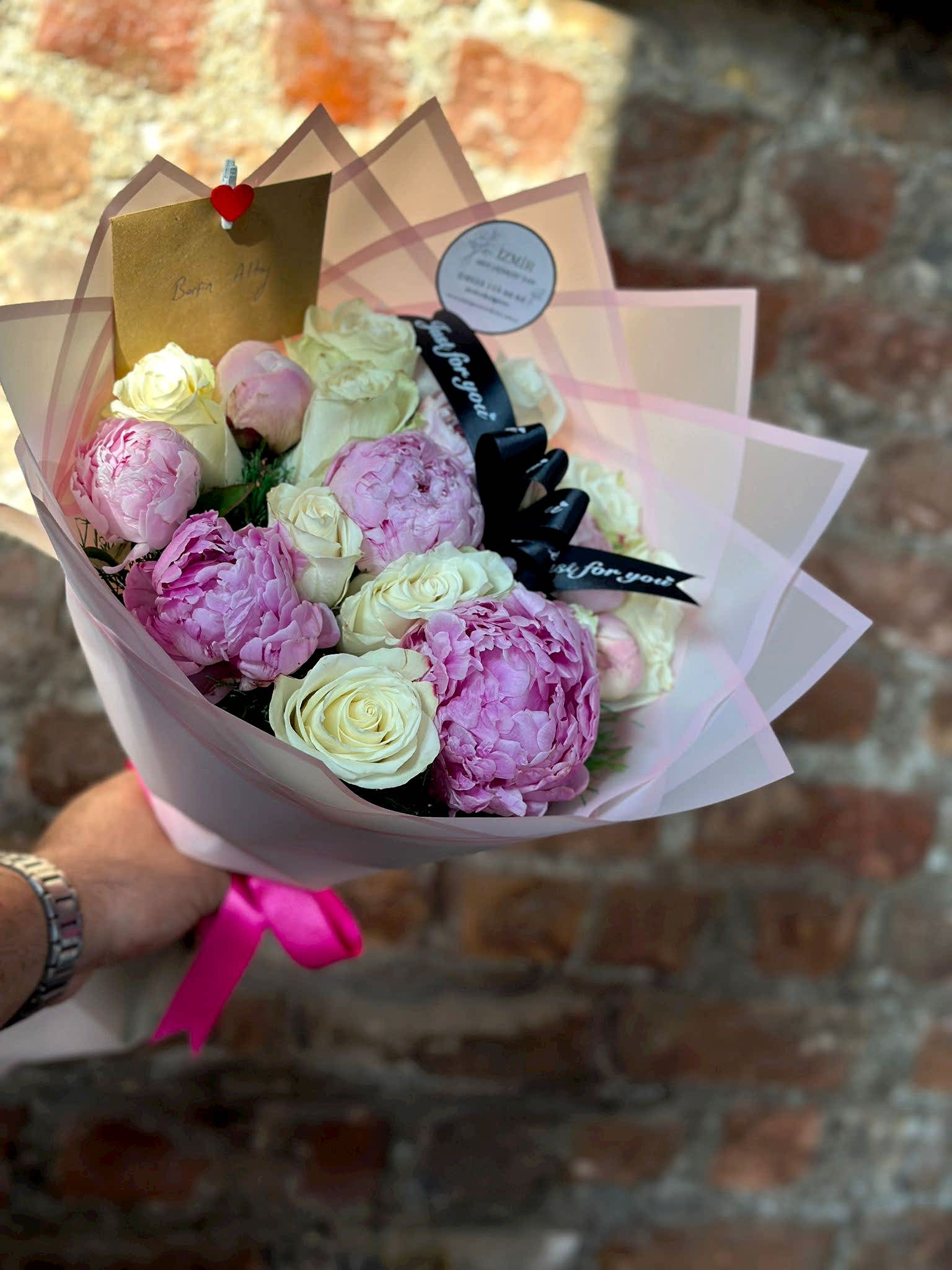 Şakayık ve Beyaz Gül Buketi