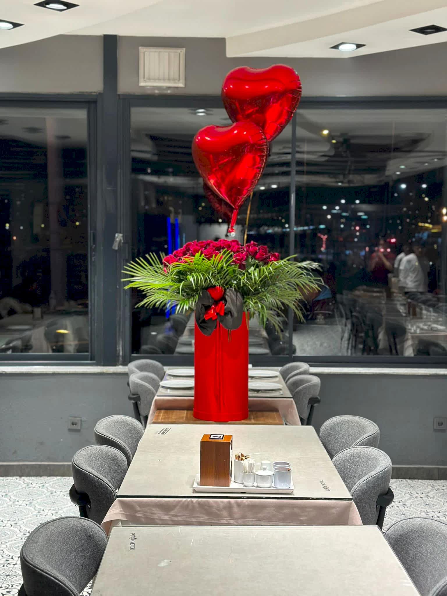 Dev Kutuda 100 Adet Gül Arajmanı