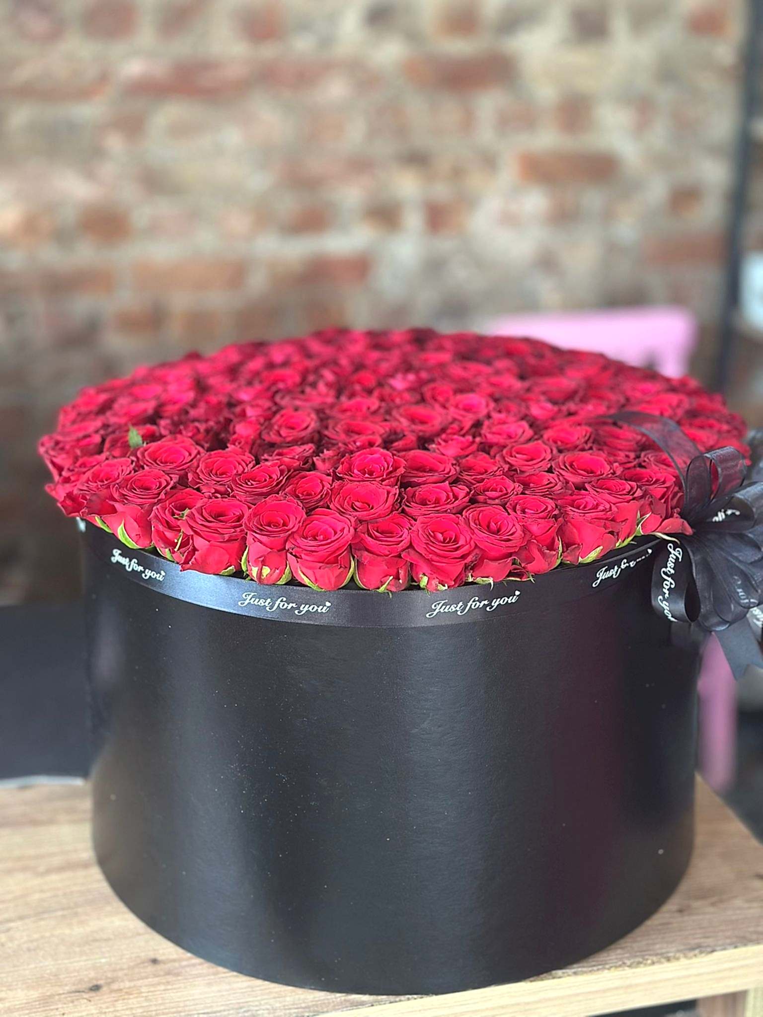 Siyah Silindir Kutuda 200 Adet Gül