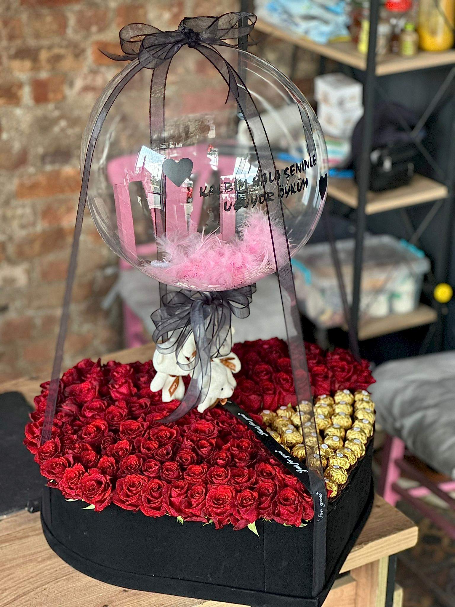 VIP Özel Tasarım Kutuda Gül ve Çikolata